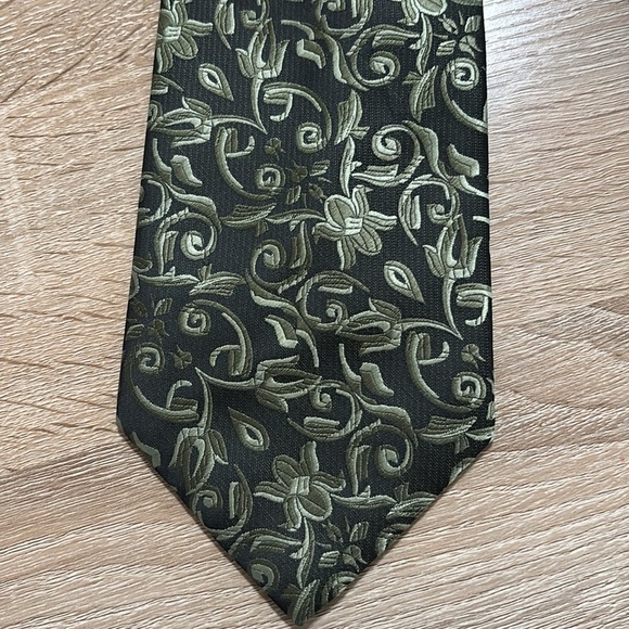 Brand Q Elegant Floral Patterned Tie - Picture 2 of 5
